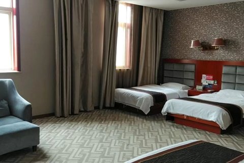 中宁隆翔商务酒店