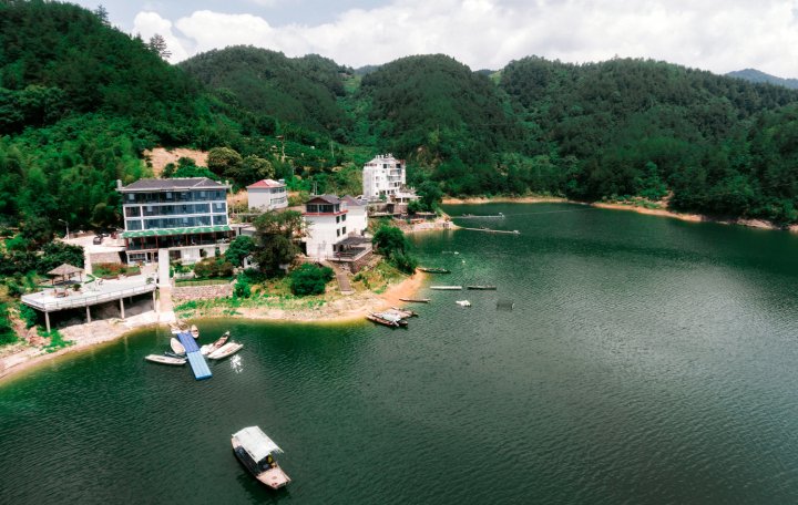 千岛湖自渡空间民宿