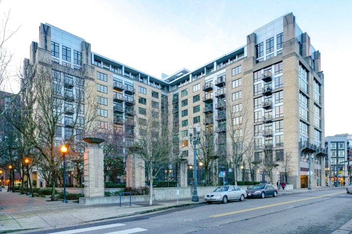 Elegant, Recently Upgraded Apt – Pearl District & Fast Wifi!