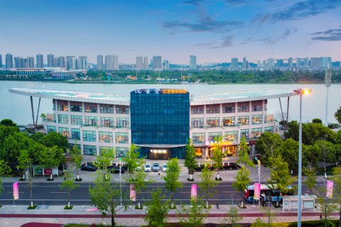 沉香堂江景艺术酒店(遂宁鼎盛国际万达广场店)