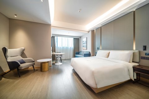 深圳罗湖口岸万象城亚朵酒店