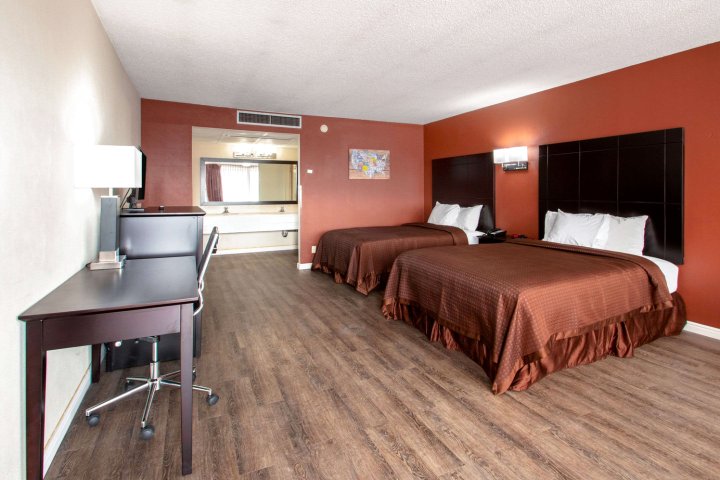 Econo Lodge Elko Downtown Area