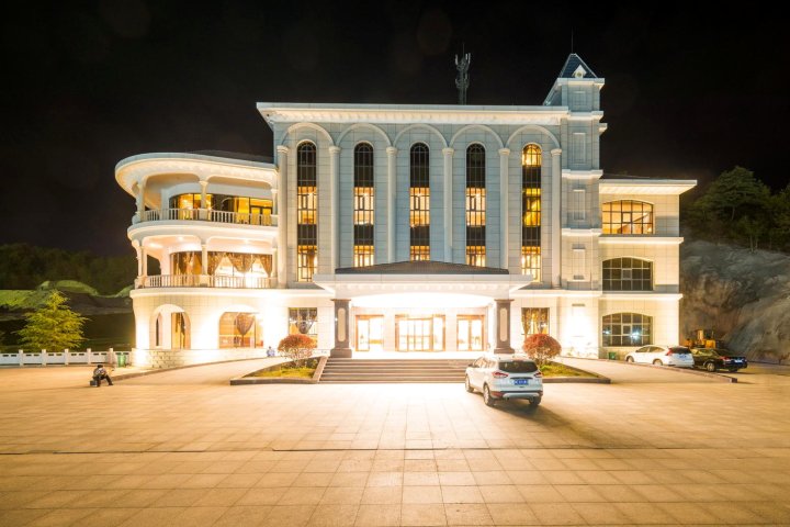 洛阳栾川伏牛山滑雪度假乐园鼎室酒店