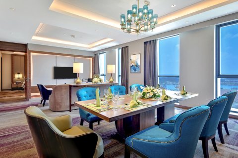 成都秦皇假日酒店(西博城店)