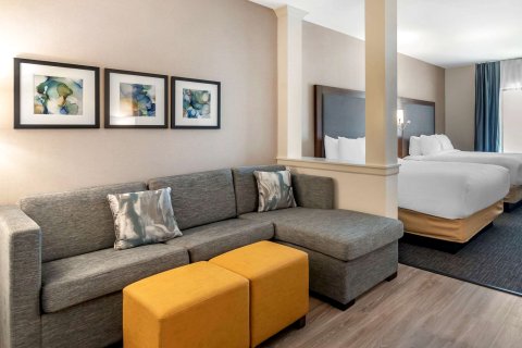 舒适套房酒店(Comfort Suites Grandview - Kansas City)
