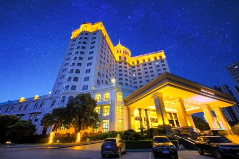 悦凯国际酒店(肇庆四会大旺广场国潮小镇店)