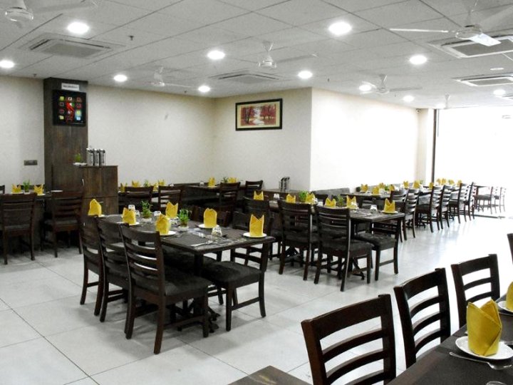 7 Apple Hotel, Vadodara