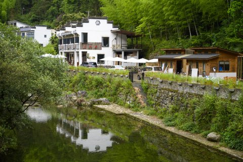 狮石温泉居