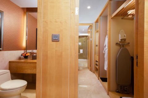 襄阳富力皇冠假日酒店(诸葛亮广场万达广场店)