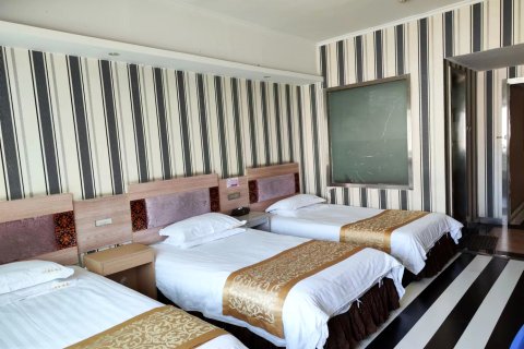 伊宁V8商务酒店(六星街店)