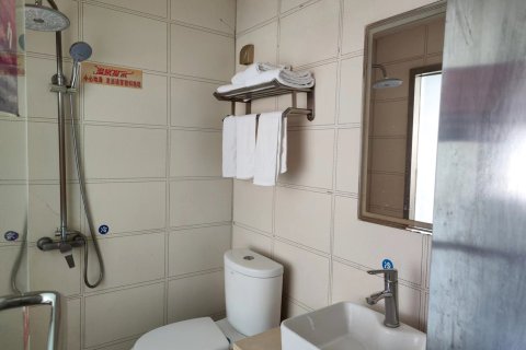 伊宁V8商务酒店(六星街店)