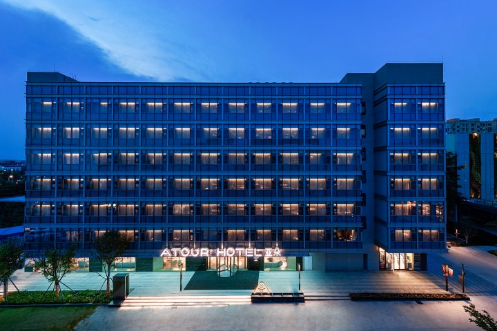 深圳宝安国际会展中心亚朵酒店