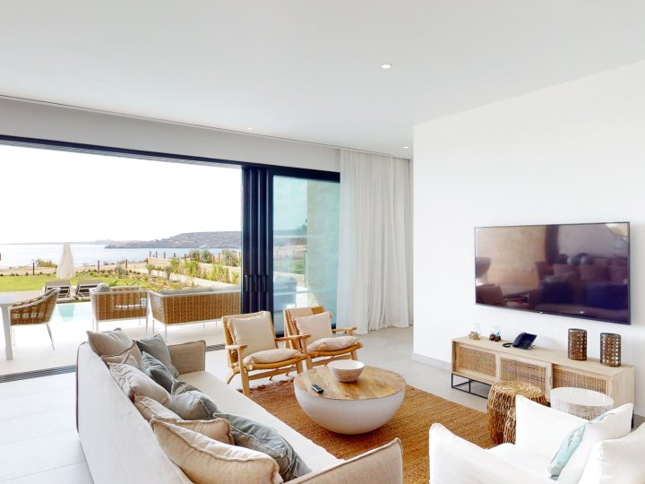 Sanders Konnos Bay Nefeli - Fabulous 5-Bedroom Villa on the Beach Front