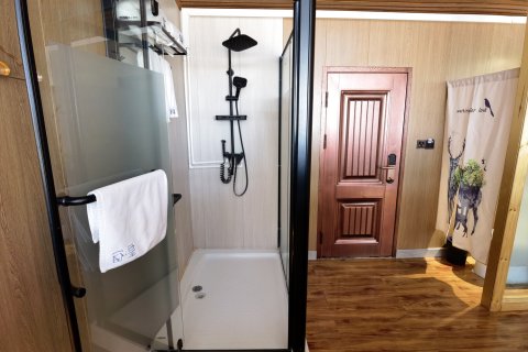 乌兰星宿草原星空客栈(茶卡店)