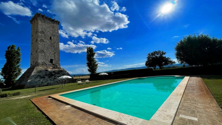 Contemporary Villa with Pool - Spello by the Pool - Sleeps 11. Exclusively Yours