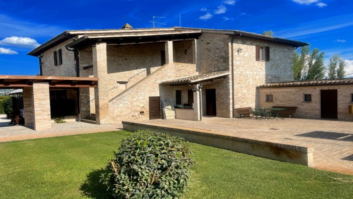 Spello by the Pool - Sleeps 11 - Close to Spello Central - Large Exc Pool - Wifi