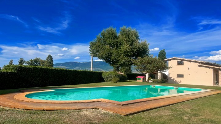 Spello by the Pool - Sleeps 11 - Large Pool and Amenities in Italy - Air Con !