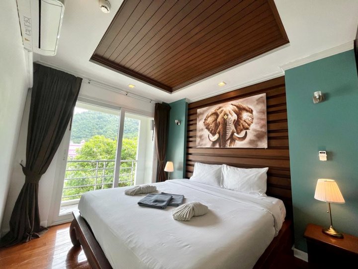 6/39 2 Bedroom Contemporary Teak Wood Patong Beach