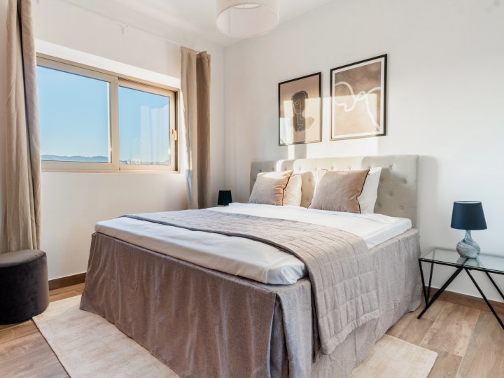 Sanders Verano - Precious 2-Bedroom Apartment with Balcony
