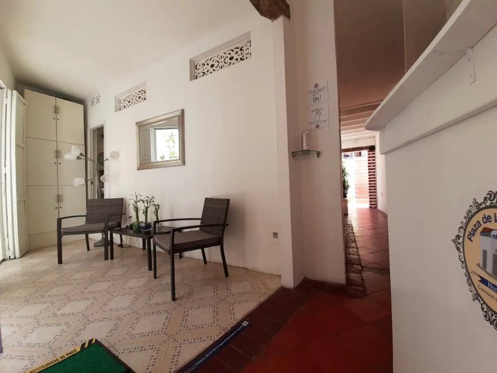 8Ctp-1 8 Bedroom Republican House in Getsemani with Pool
