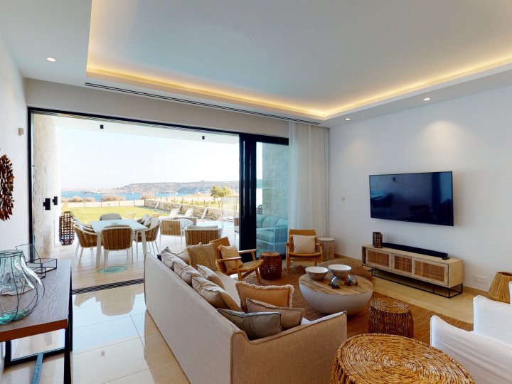 Sanders Konnos Bay Athina - Breathtaking 6-Bedroom Villa on the Beach Front