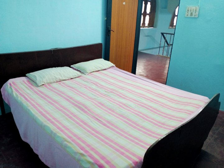 Room in Guest Room - Room for Female Only