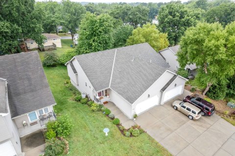 Beautiful Townhome, 11 Minutes to Downtown, Kcmo.