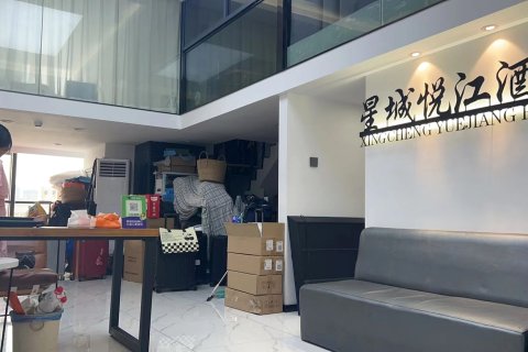 星城悦江泳池酒店(长沙五一广场IFS国金中心店)
