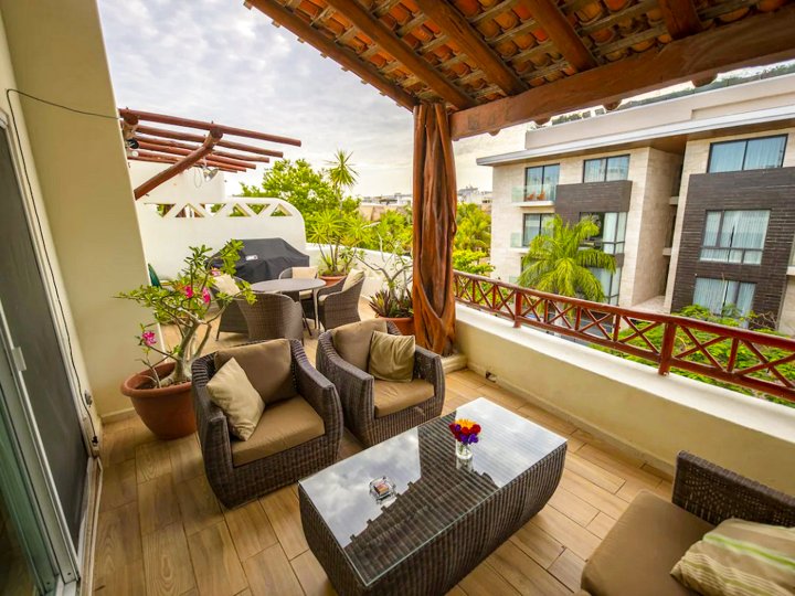 Penthouse Beach Holiday, Private Jacuzzi, BBQ, Family Friendly, Maid Service