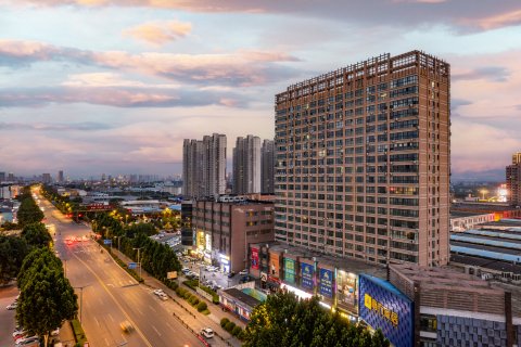 IU酒店(洛阳偃师万达广场店)