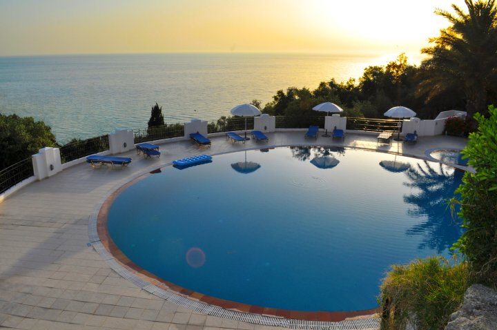 Agios Gordios Beach Holiday Apartments with Pool "maria"