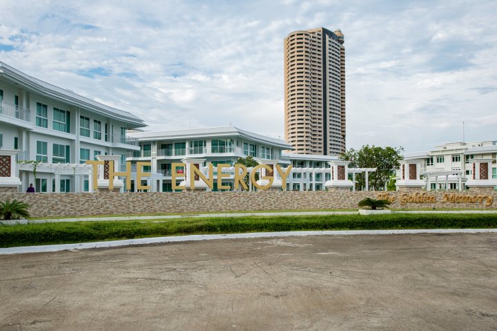 One Bedroom Beachfront/Poolfront Located in Cha-am/Hua Hin