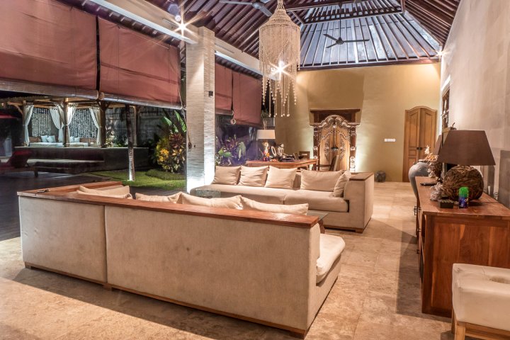 5 Bedroom Warm Intimate Family Villa