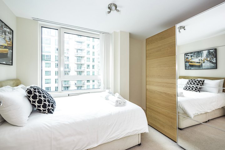 2 Bedroom Apartment by AV Stays Short Lets & Serviced Accommodation Riverside