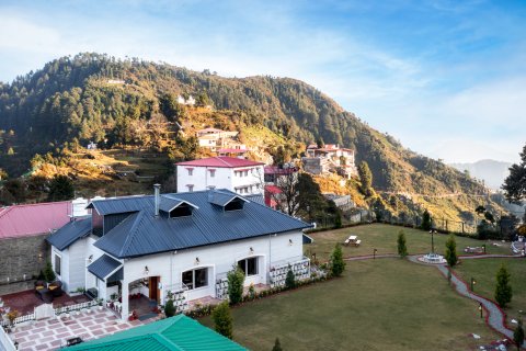 A Luxurious Mountain Bungalow with Stunning Views of The Majestic Himalayas