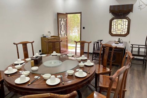 云·文心酒店(开封清明上河园万岁山武侠城店)