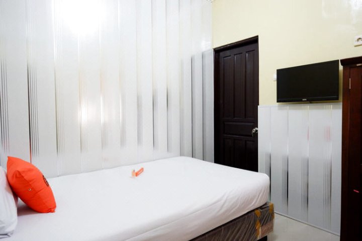 KoolKost near Gladak Slamet Riyadi Solo (Minimum Stay 6 Nights)