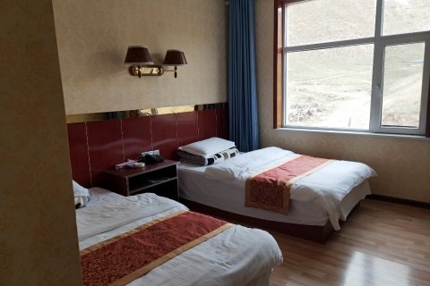 祁连卓尔山龙泉山庄