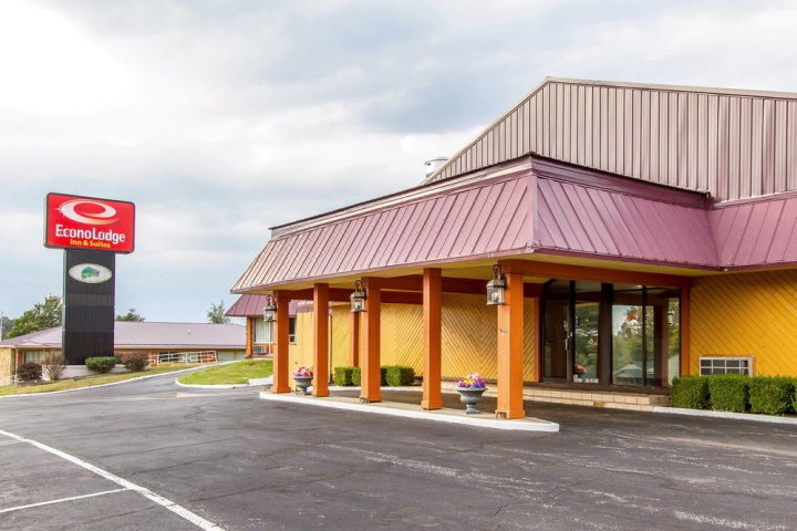 Inn by the Lake Gilbertsville Hotel