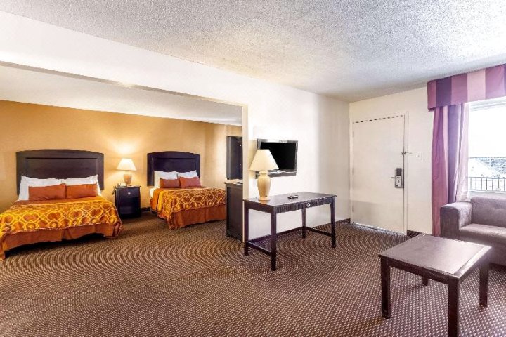 Rodeway Inn & Suites