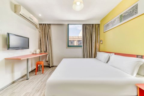 布丁严选酒店(杭州滨江高教园杨家墩地铁站店)