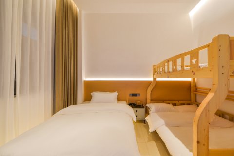 大理星辰海大海景酒店(大理站兴盛大桥店)