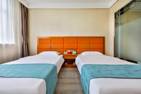 速8酒店(赤峰火车站园林路店)