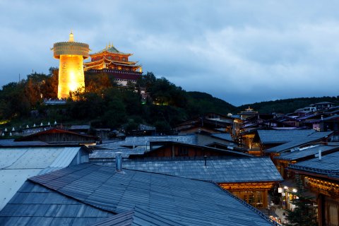 波廊古阁精品民宿(香格里拉独克宗古城月光广场店)