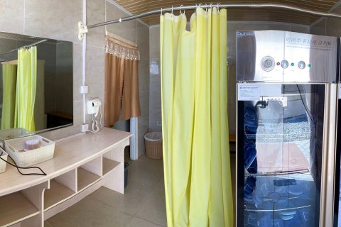 七彩丹霞靠山大营自驾游山庄