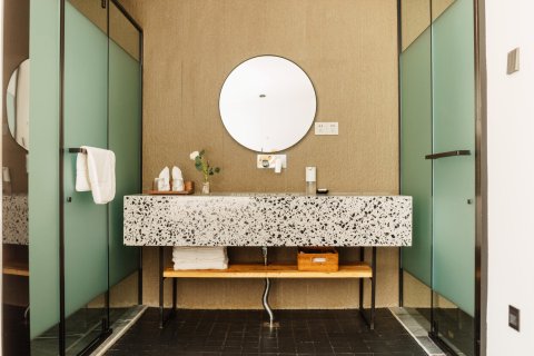 大理双廊半月拖蓝水景雅院