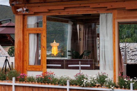 波廊古阁精品民宿(香格里拉独克宗古城月光广场店)