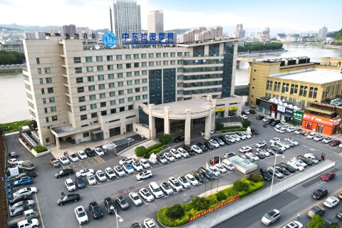 通化中东拉图摩根酒店(中东新天地购物公园店)