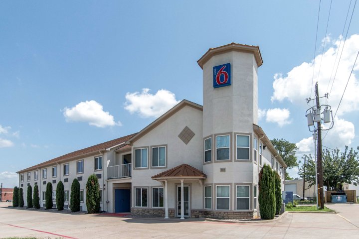 德克萨斯赫钦斯 6 号汽车旅馆(Motel 6 Hutchins, TX)