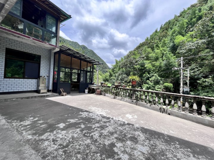 安吉水蓝农家(龙王山漂流浙北大峡谷店)